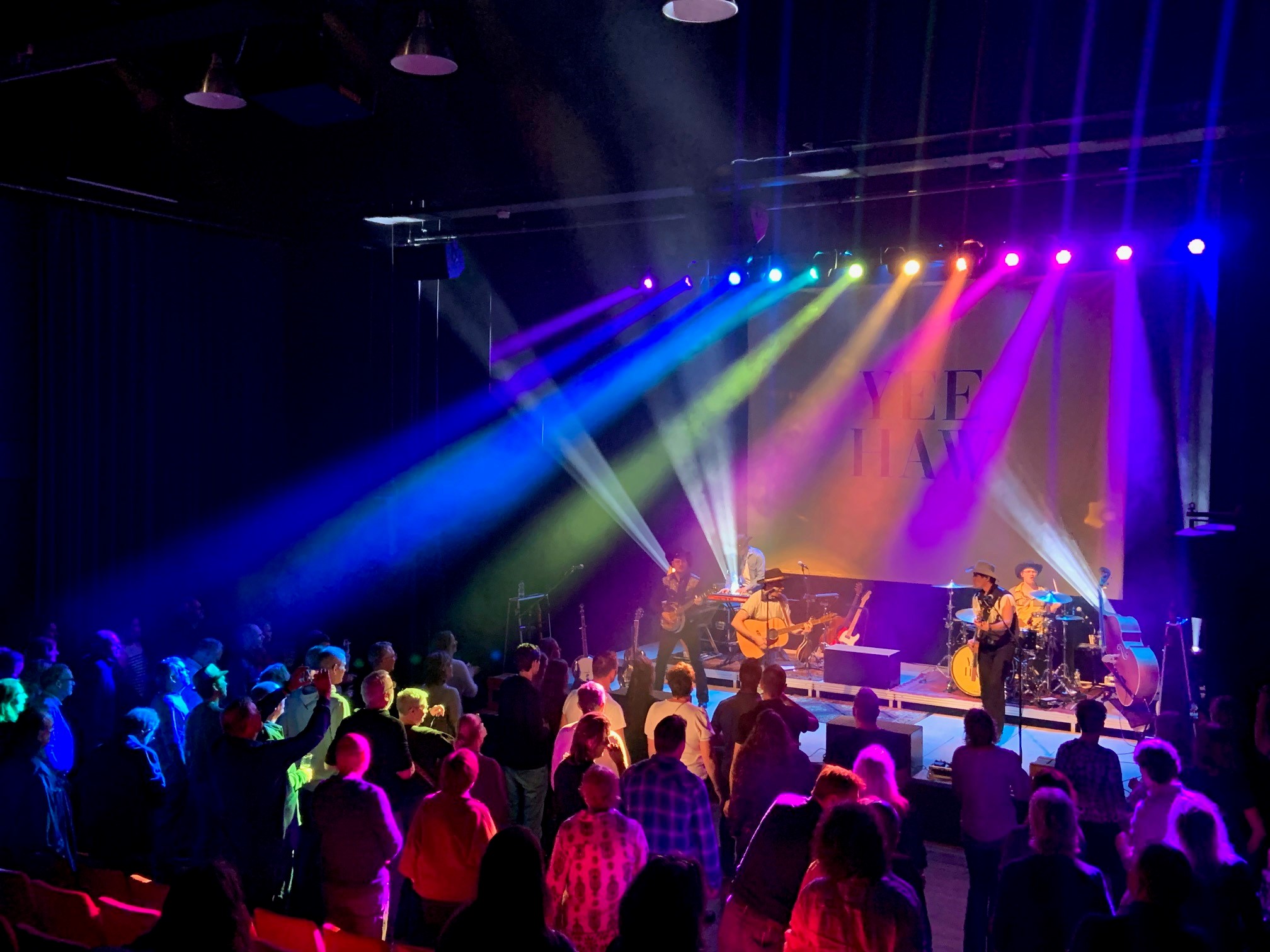 Theater Twee Hondjes omgetoverd tot poppodium met The Hillbilly Moonshiners!